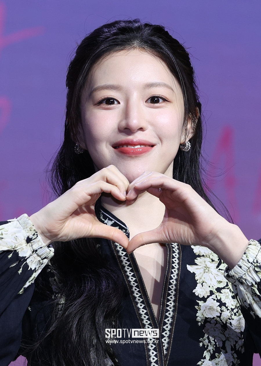 Ngắm mỹ nhân có khuôn mặt kim cương, ta nói nó đã: Đẹp sang vô cùng tận, không phải nắng sao cứ chói chang