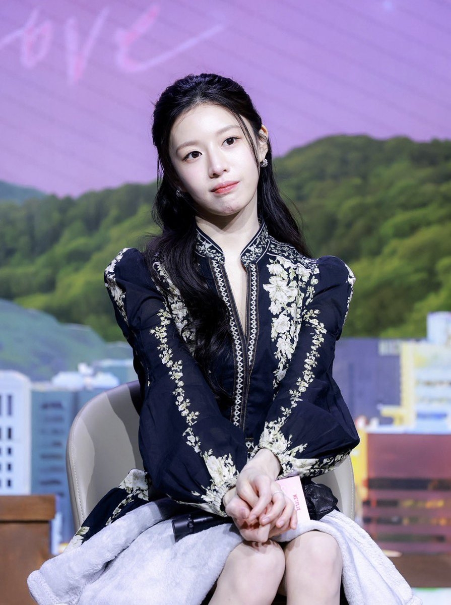 Ngắm mỹ nhân có khuôn mặt kim cương, ta nói nó đã: Đẹp sang vô cùng tận, không phải nắng sao cứ chói chang