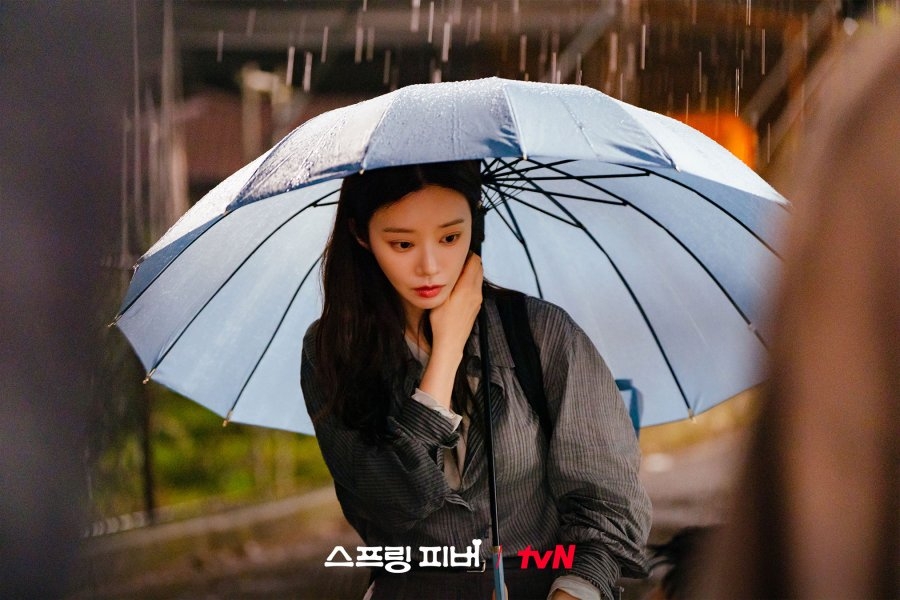 Lần đầu thấy cặp đôi ngôn tình mà mặt nhà gái chỉ bằng bắp tay nhà trai, đúng là truyện tranh không lừa người