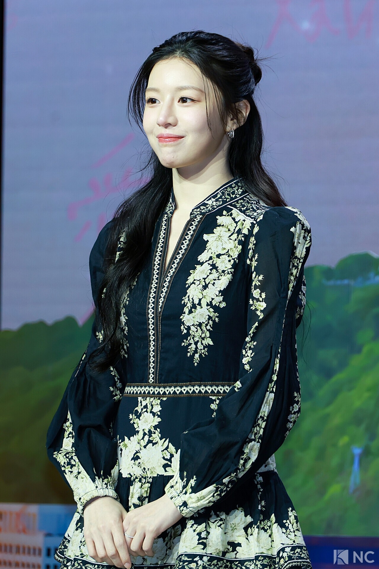 Ngắm mỹ nhân có khuôn mặt kim cương, ta nói nó đã: Đẹp sang vô cùng tận, không phải nắng sao cứ chói chang