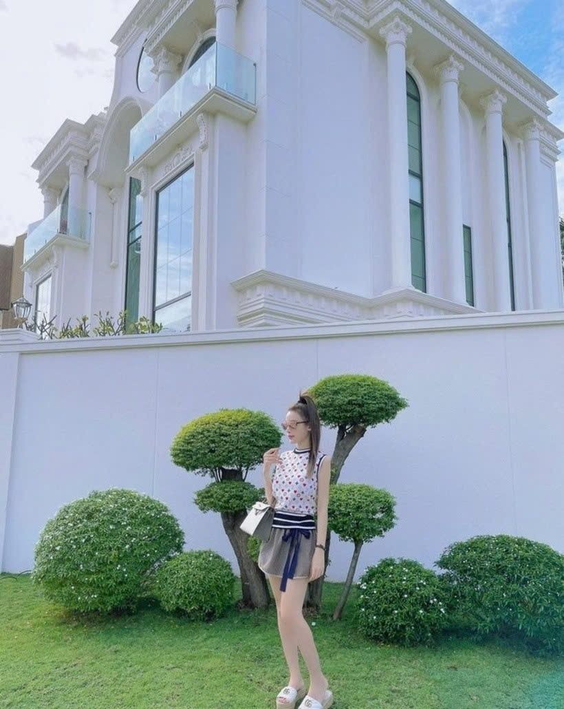 Căn biệt thự ở TP.HCM của vợ chồng Huyền Baby gây choáng