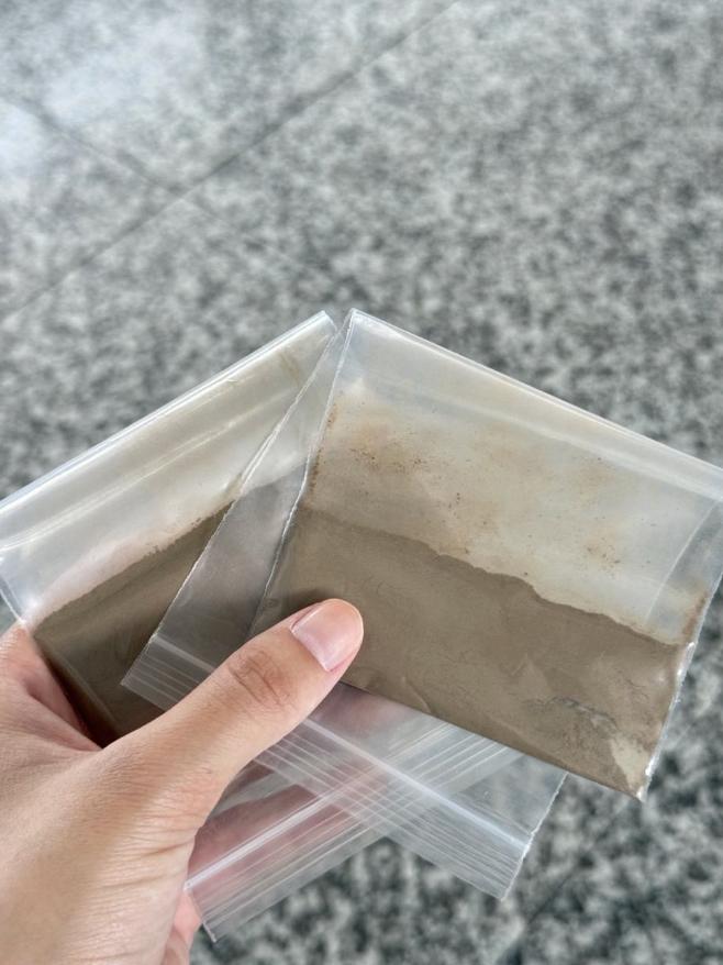 Khán giả được yêu cầu mang theo một nắm đất và khai tên tuổi, địa chỉ