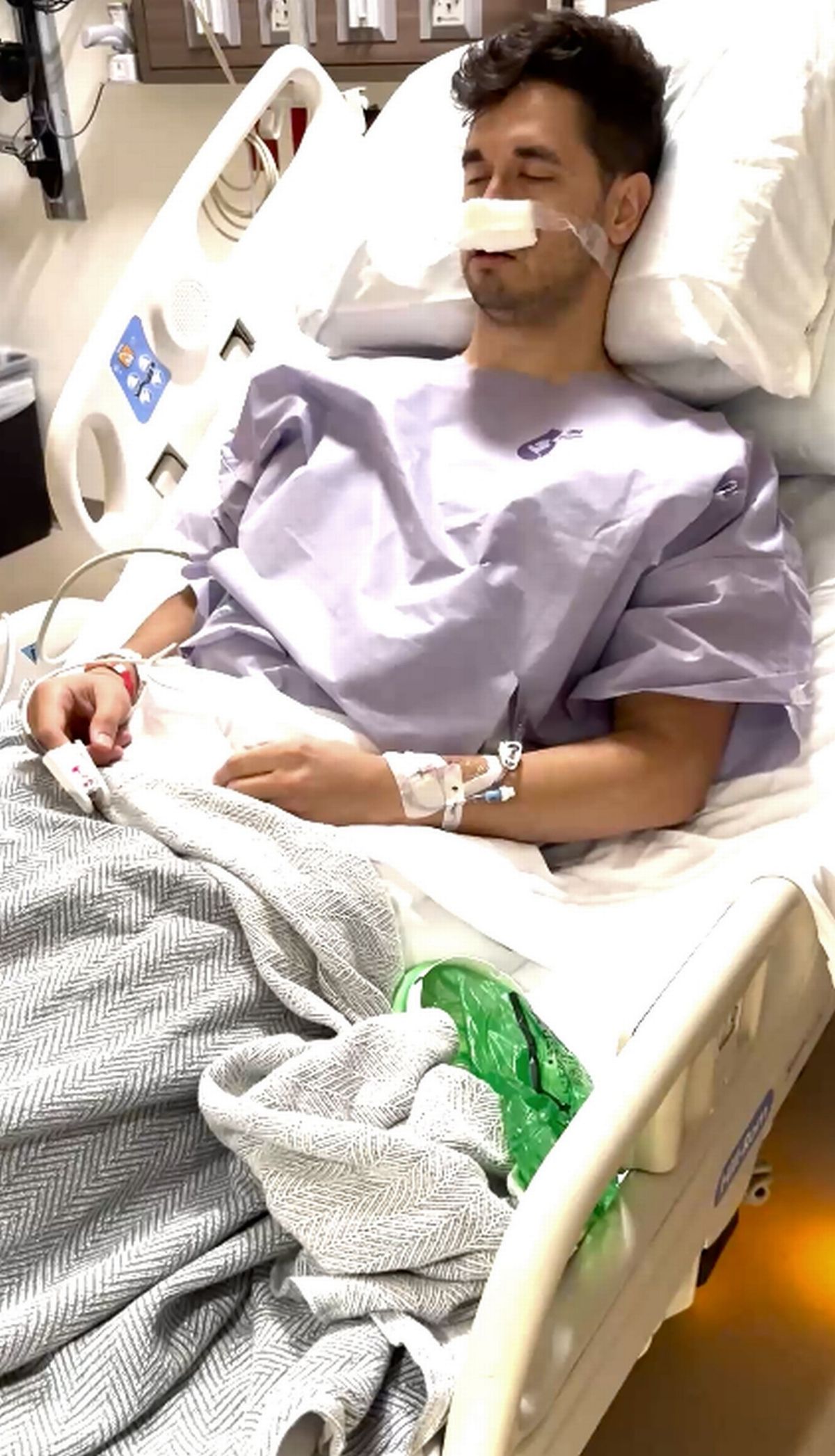 Hiện tượng lạ này xuất hiện nhiều lần sau mỗi lần anh phẫu thuật