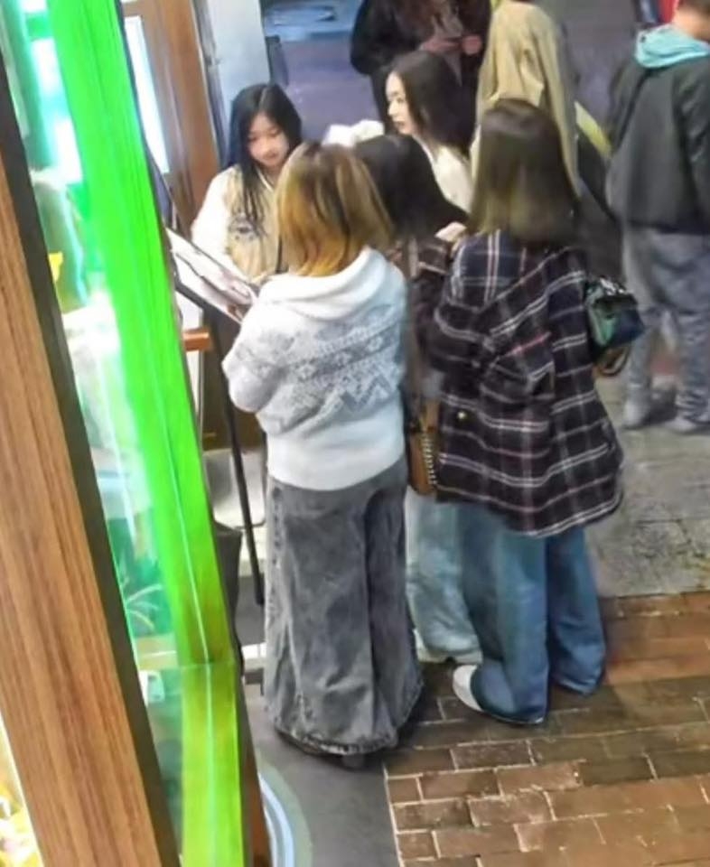 Phép thuật nào giúp mỹ nhân 51 tuổi trẻ như mới hơn 20 vậy: Mặt nhỏ xíu xinh dã man, ngoài đời ăn đứt trên phim