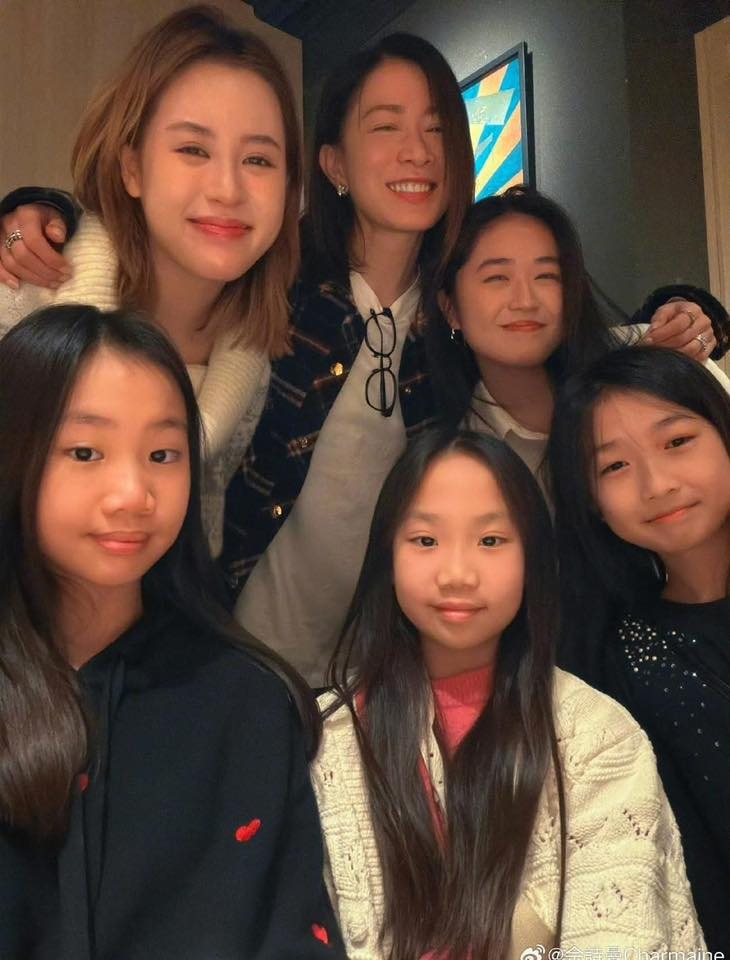 Xa Thi Mạn ngoài đời được nhận xét là trông như mới hơn 20 tuổi dù đã 51 và đẹp ăn đứt trên phim.