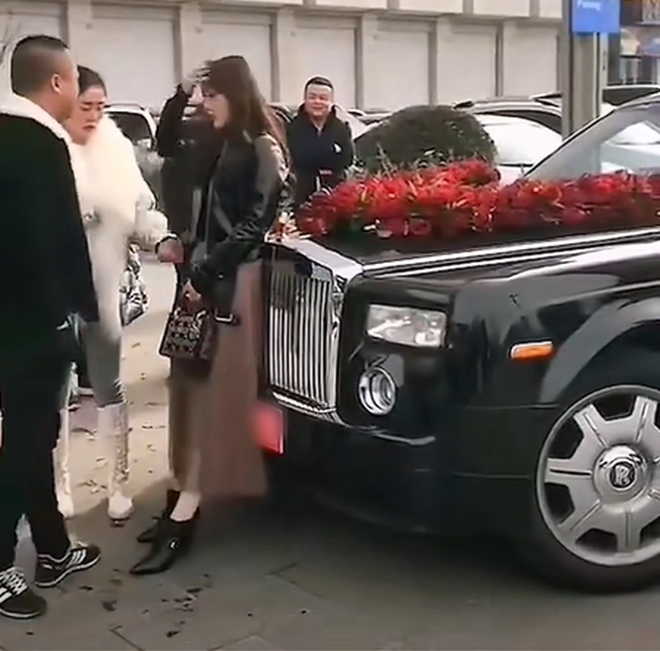 L. đến phá đám cưới người yêu cũ.