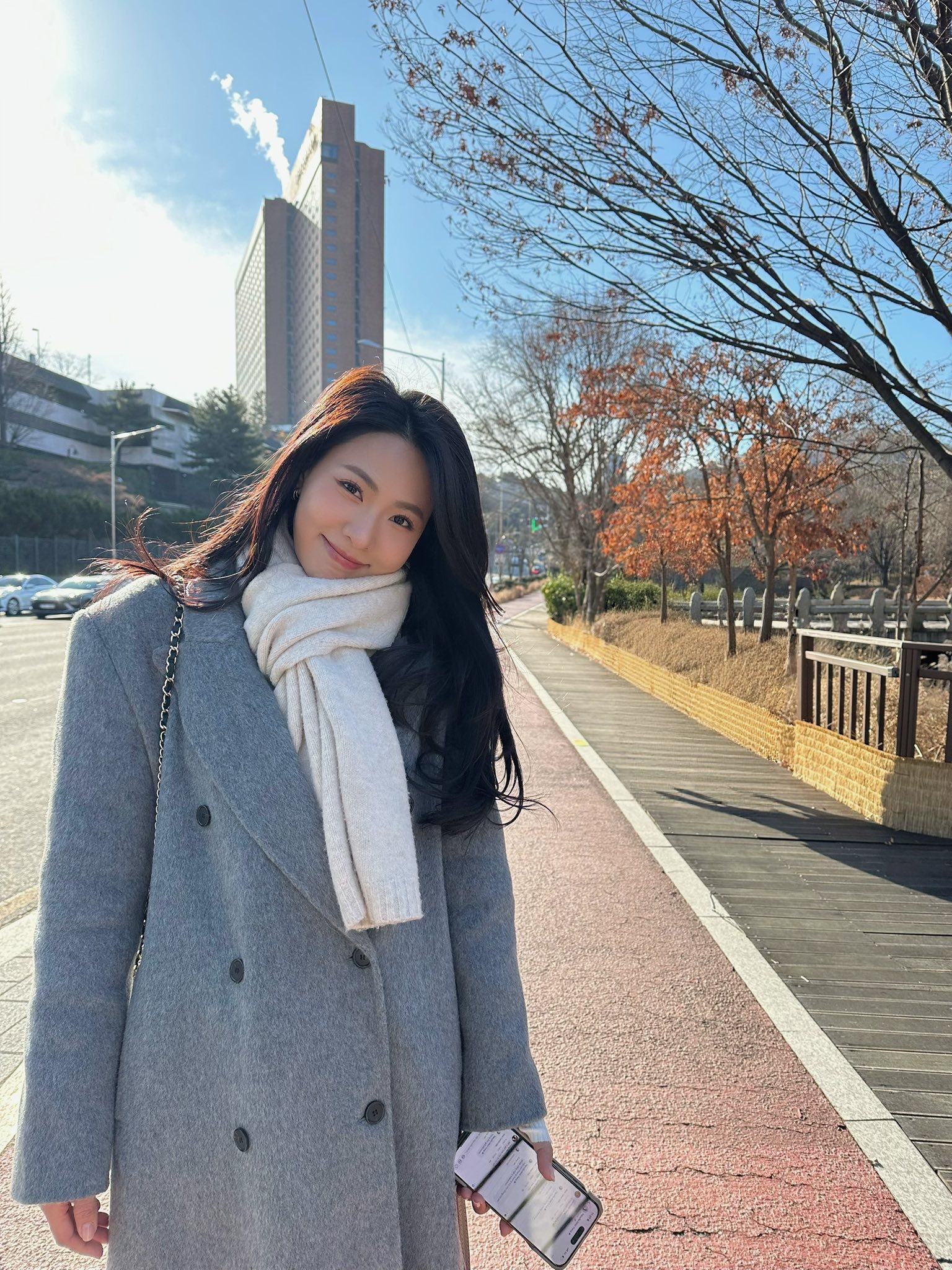 Việt Nam có 1 mỹ nhân đúng chuẩn “sách giáo khoa visual” nhưng cứ cất giọng là nhan sắc giảm hẳn một nửa