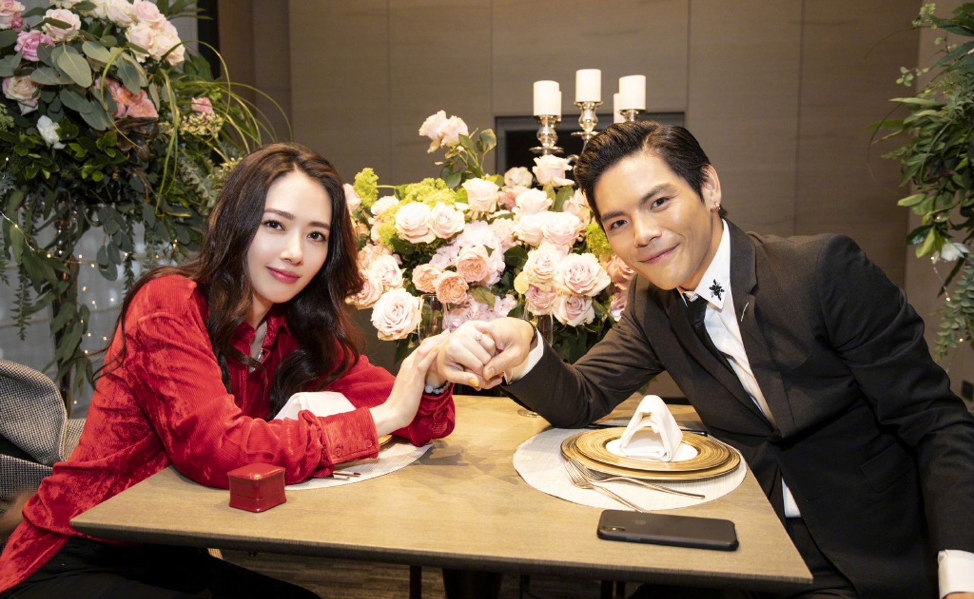 Hướng Tả ngoại tình sau lưng vợ nữ thần Cbiz. Ảnh: Sohu. 