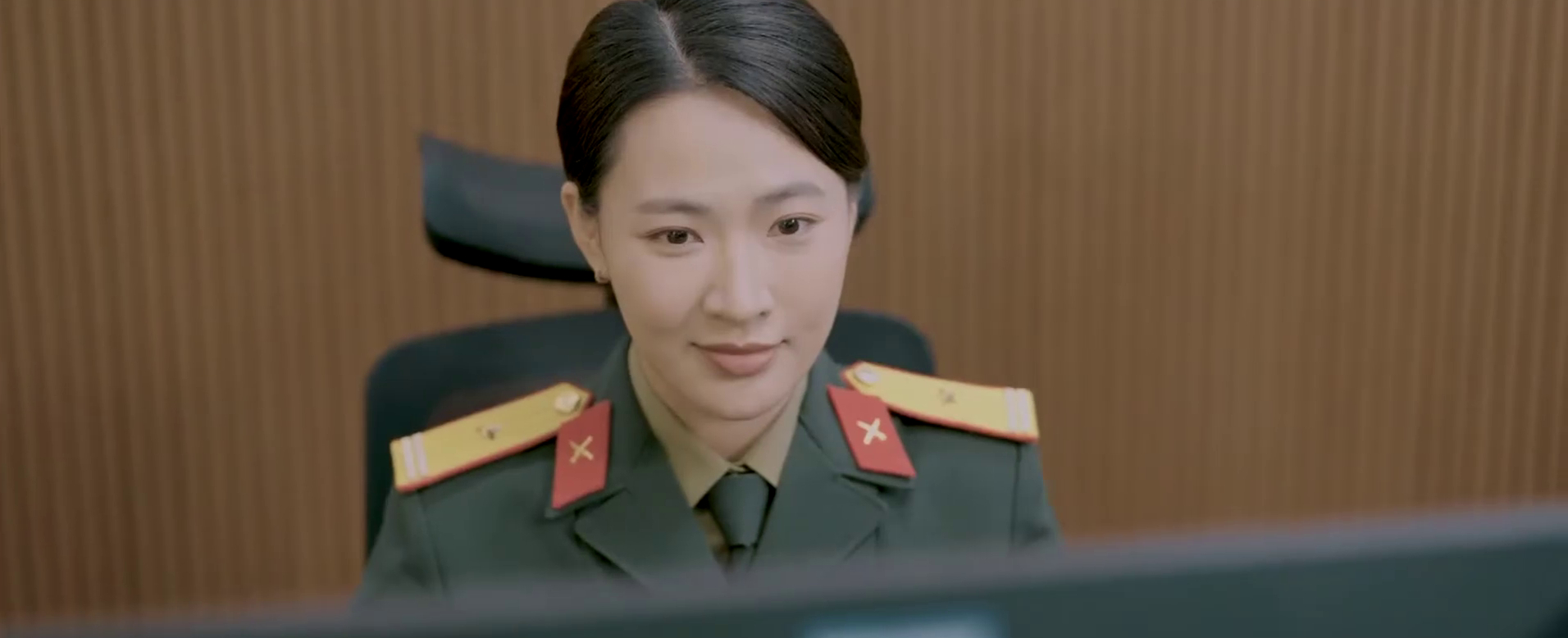 Việt Nam có 1 mỹ nhân đúng chuẩn “sách giáo khoa visual” nhưng cứ cất giọng là nhan sắc giảm hẳn một nửa