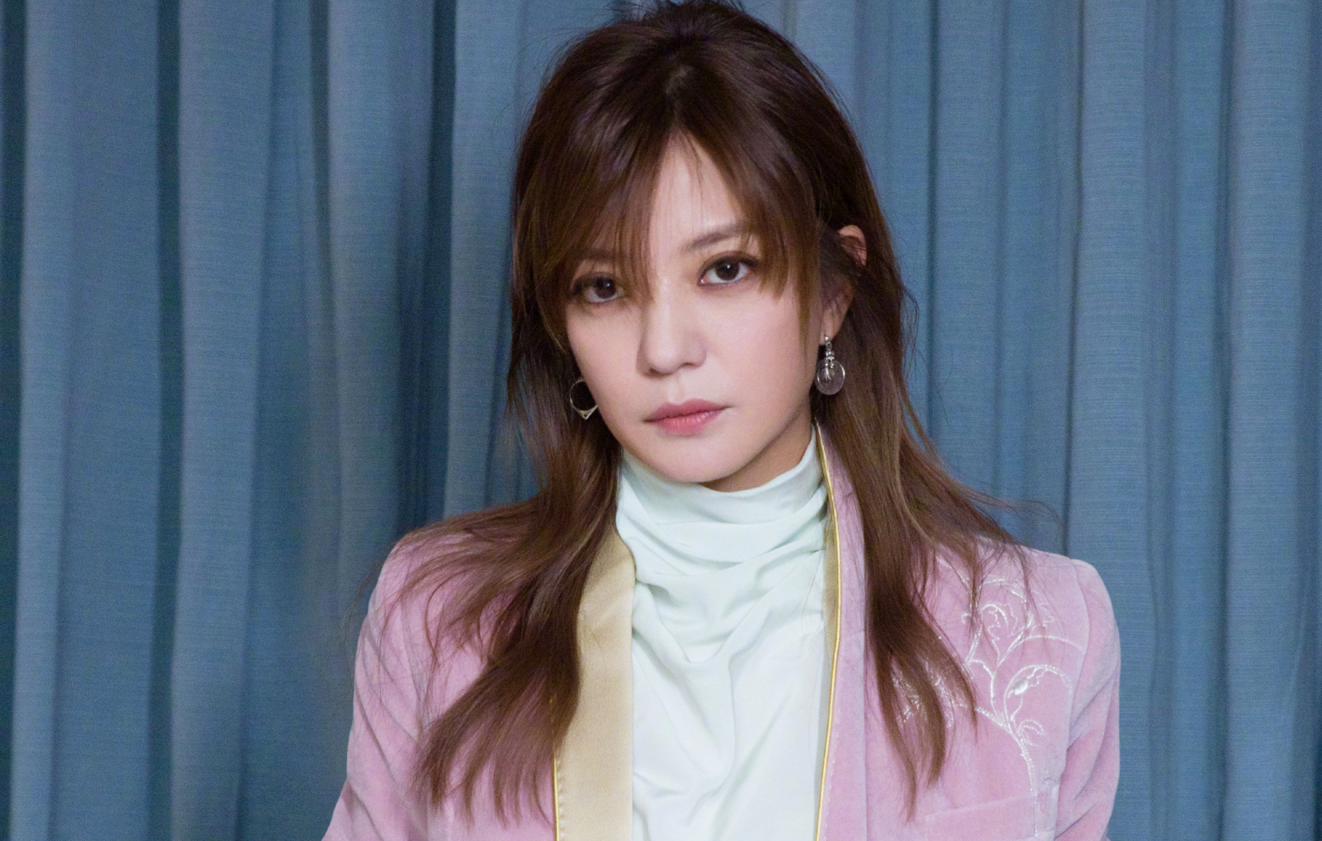 Dù bị hạn chế hoạt động nghệ thuật, Triệu Vy vẫn thu hút sự chú ý của công chúng