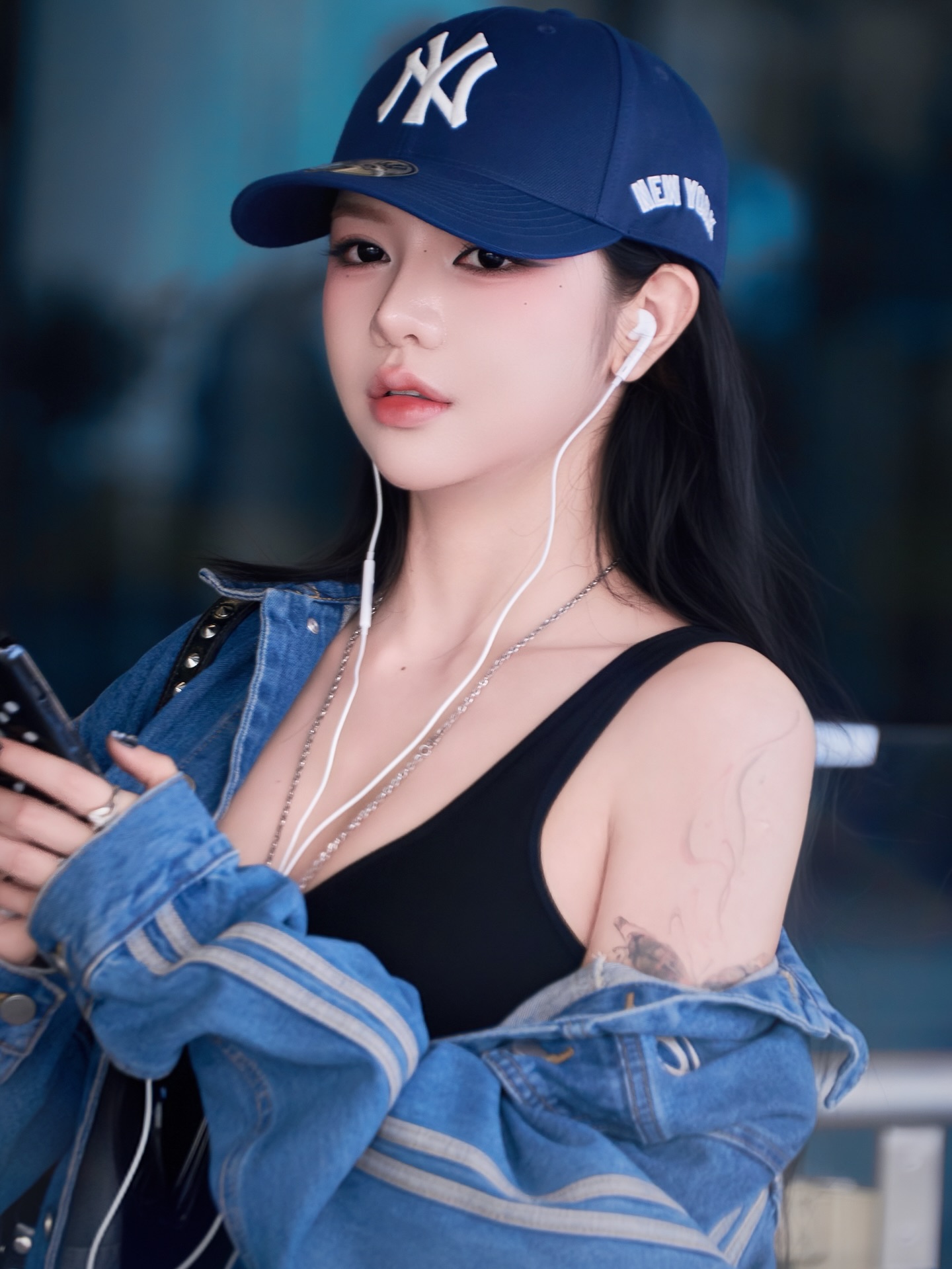 Một số hình ảnh gần đây của CiiN đều cho thấy cô đã xoá hình xăm ở khu vực phía trên xương quai xanh (Ảnh: IGNV)