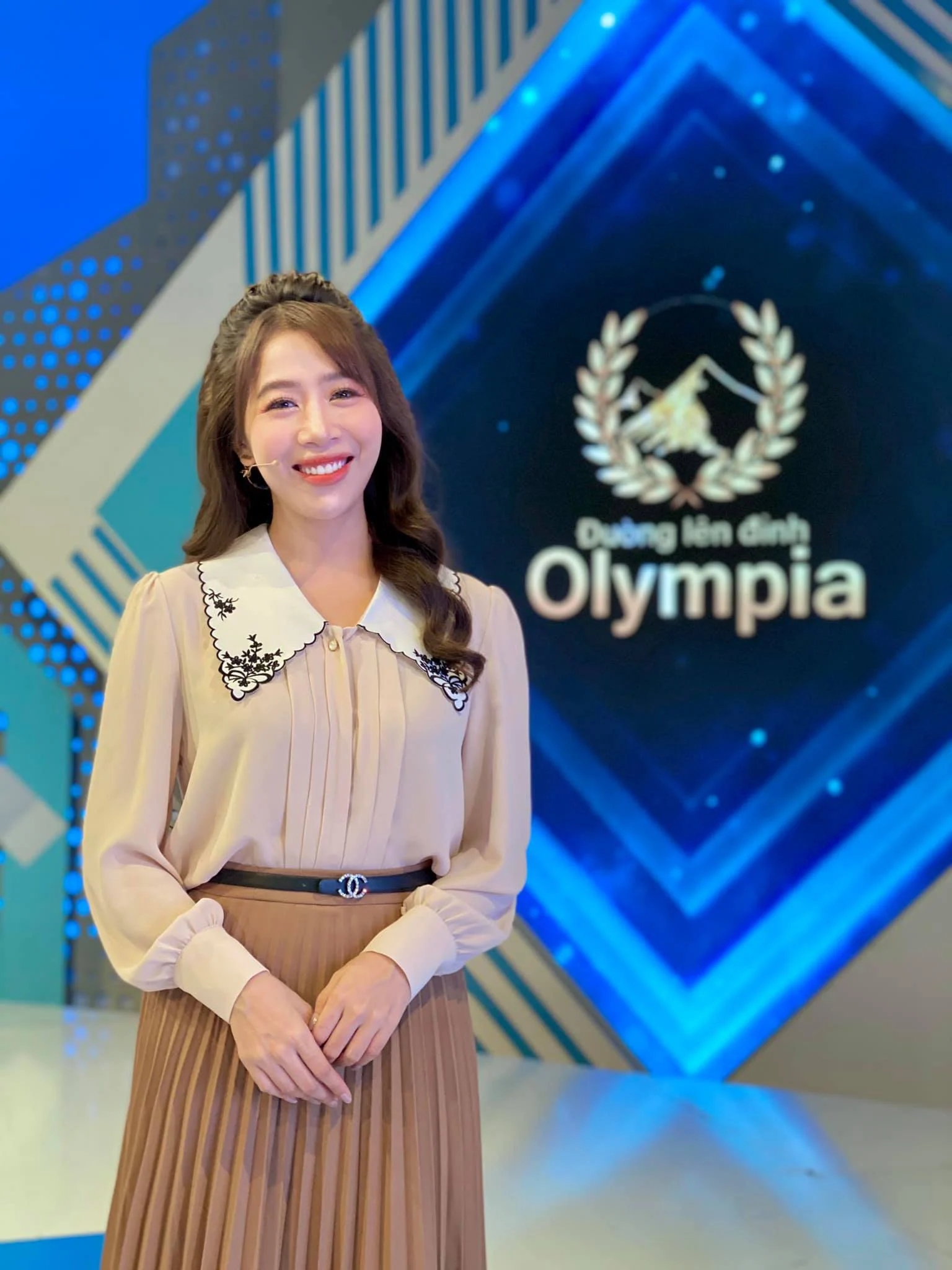 Nữ MC nổi tiếng khi dẫn dắt chương trình Đường lên đỉnh Olympia.