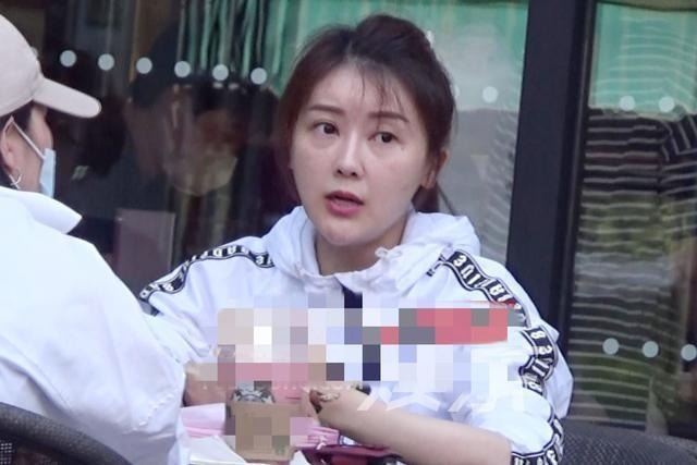 Thần sắc mệt mỏi, tàn tạ của nữ diễn viên sau nhiều biến cố. Ảnh: Sohu. 