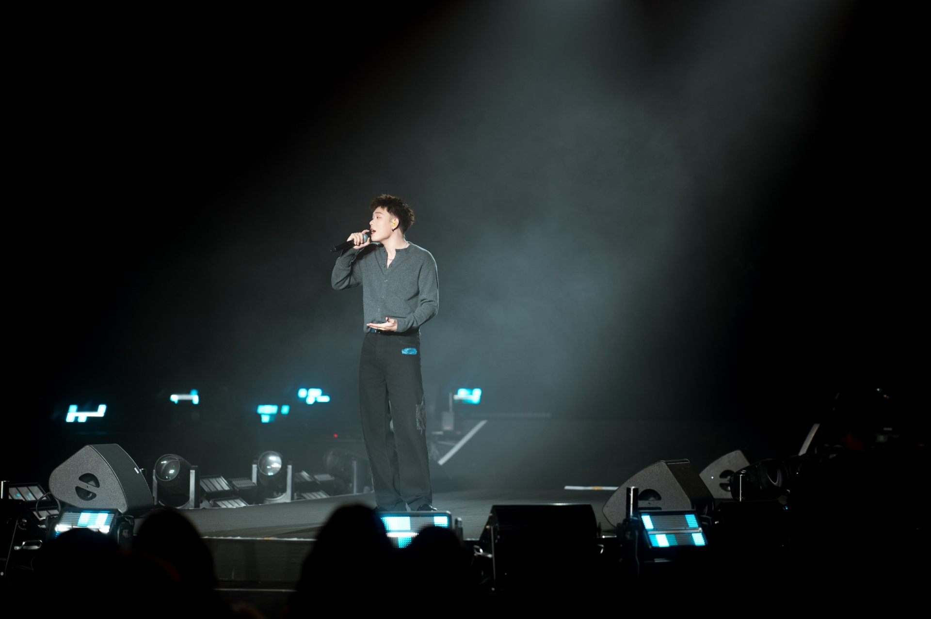 Sát ngày diễn ra fanmeeting, Dương Domic bất ngờ tung ra loạt quyền lợi “secret” hiếm thấy trong Vpop nhằm kích cầu (Ảnh: FBNV)