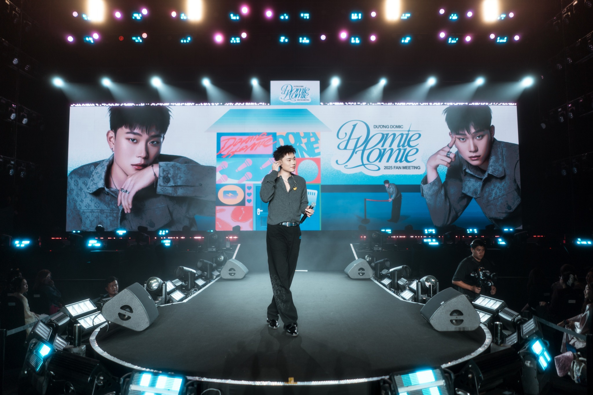 Tối 17/1, Dương Domic tổ chức fanmeeting tại Nhà Thi Đấu Quân Khu 7 (TP.HCM) trong khuôn khổ chuỗi sự kiện DOMIE HOMIE dành cho cộng đồng fan (Ảnh: FBNV)