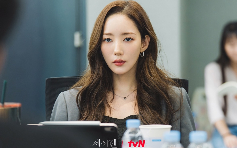 Nhìn mặt Park Min Young mà rùng cả mình