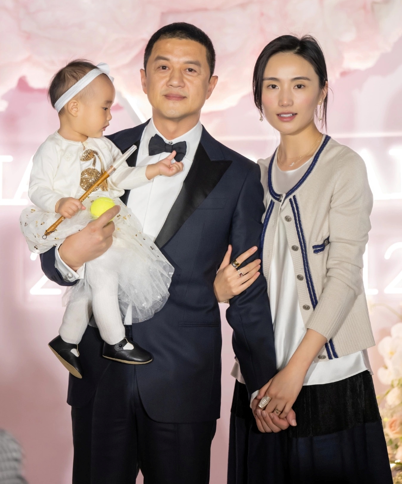 Lý Á Bằng chia tay hai người vợ đều vì giấc mộng kinh doanh mạo hiểm.