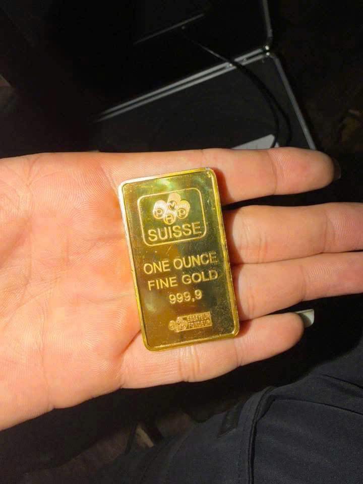 Người dân đánh rơi 2 cây vàng trị giá hơn 300 triệu xuống sông Hương: Thợ lặn đã tìm thấy điều bất ngờ!