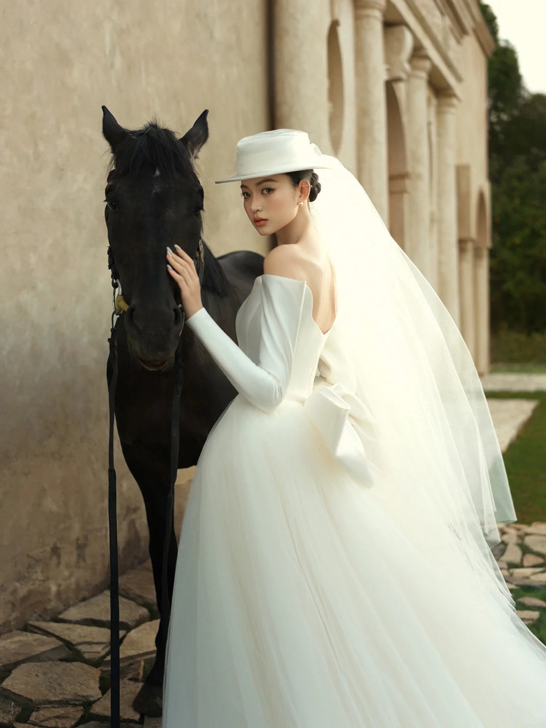Phương Nhi và Minh Hoàng khởi động trend chụp ảnh cưới với ngựa: Thông điệp ẩn giấu 