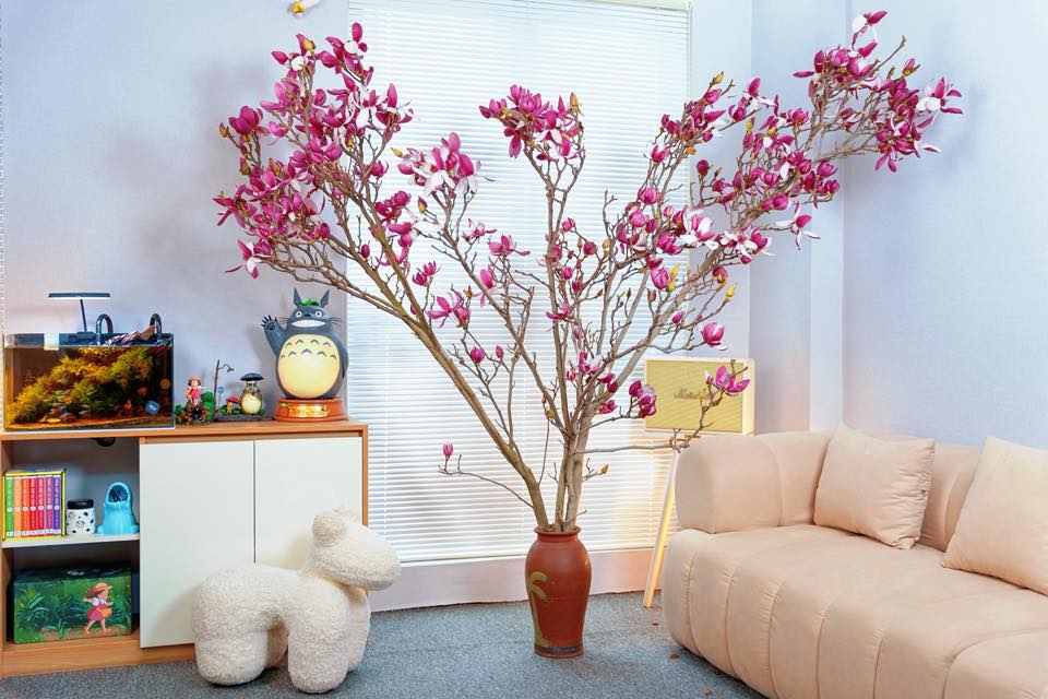 Than thở một chút thôi nhưng hoa quá đẹp nên lại mua tiếp nhé! (Ảnh: Cẩm Ly)