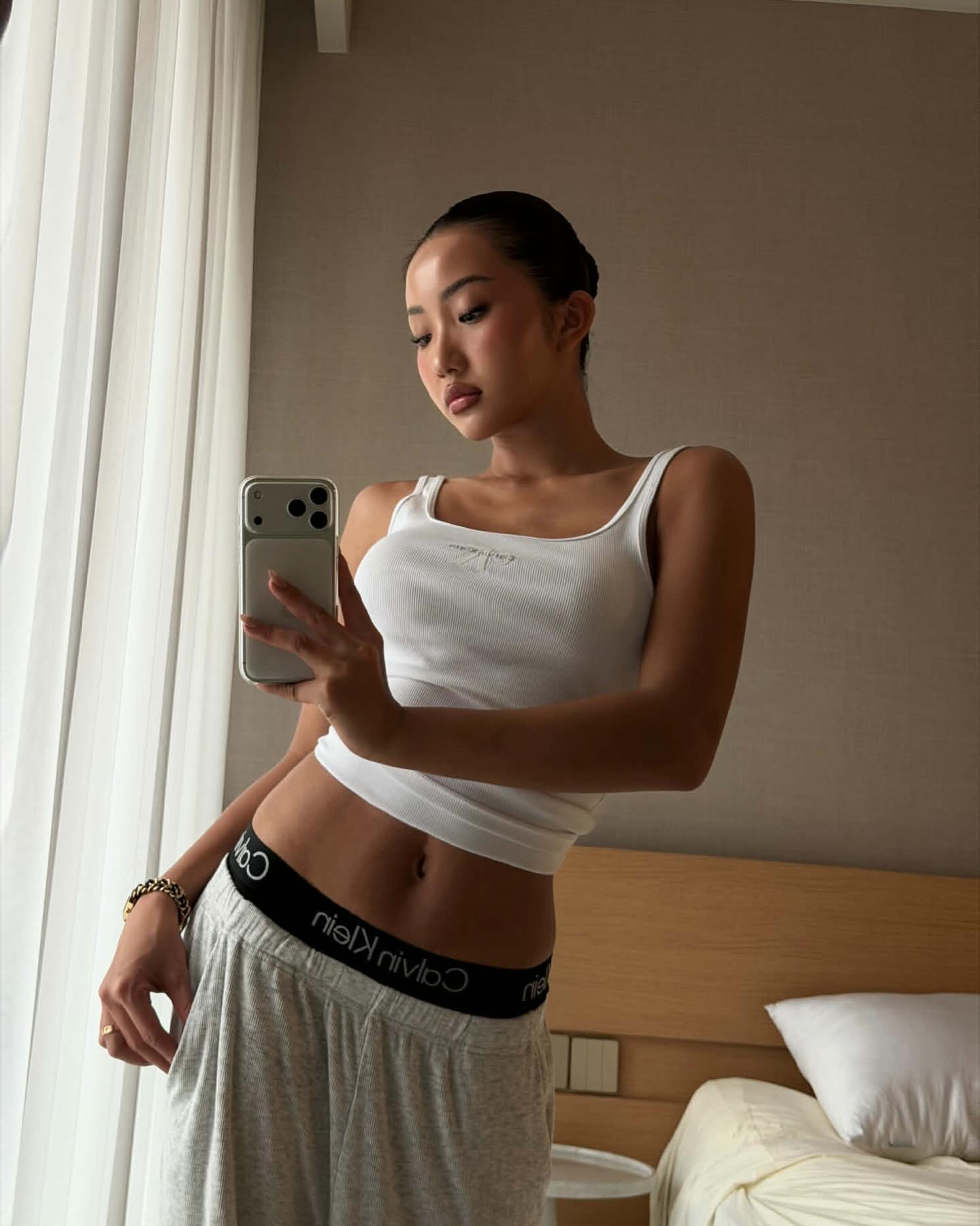 Từ ngày nhuộm da nâu và chơi thể thao rèn luyện vóc dáng, Huyền 204 càng chịu khó khoe dáng khoe da (Ảnh: IGNV)