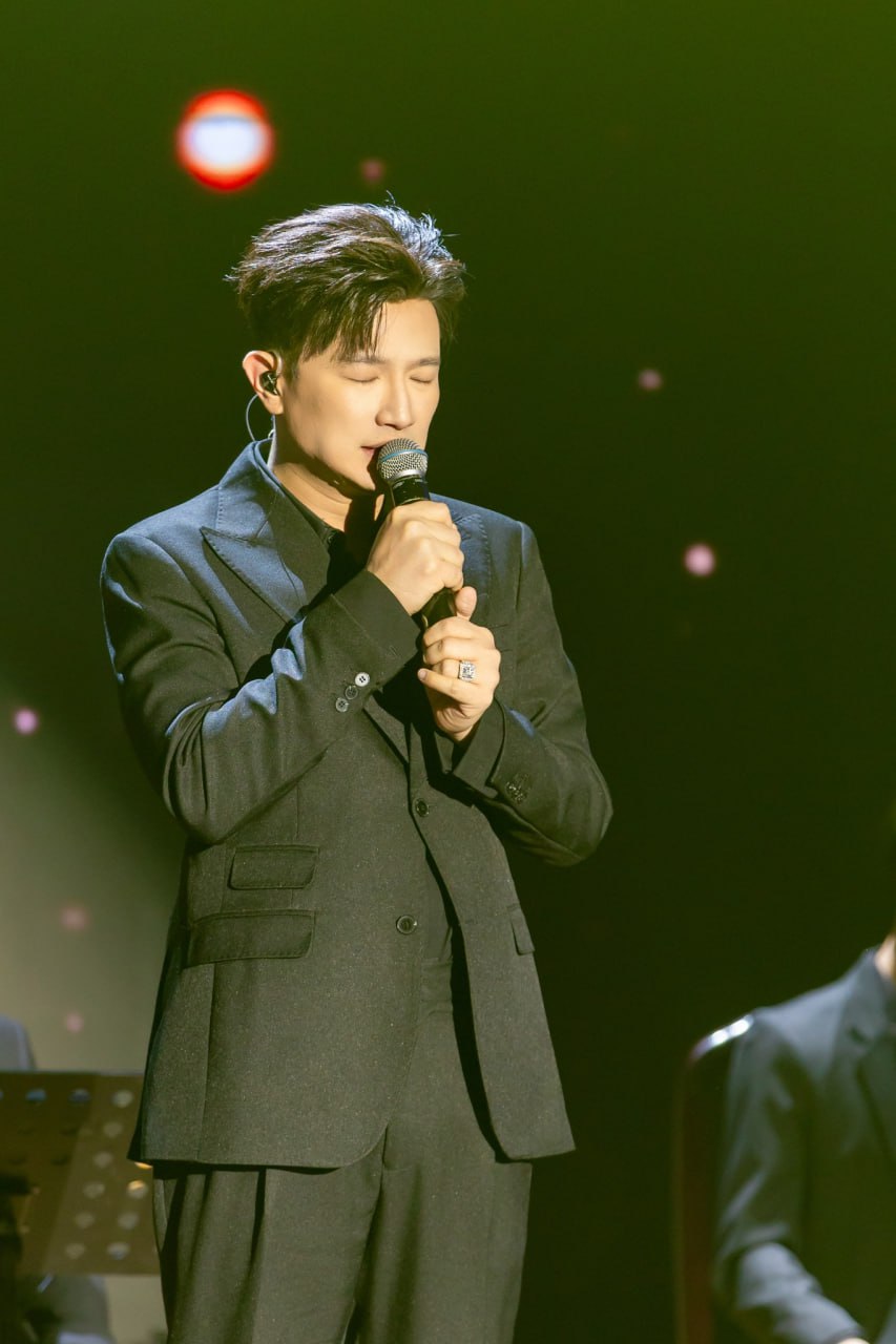 Đầu năm 2025, Dược Sĩ Tiến chính thức tuyên bố lấn sân sang con đường ca hát chuyên nghiệp bằng một liveshow riêng hoành tráng (Ảnh: Facebook)