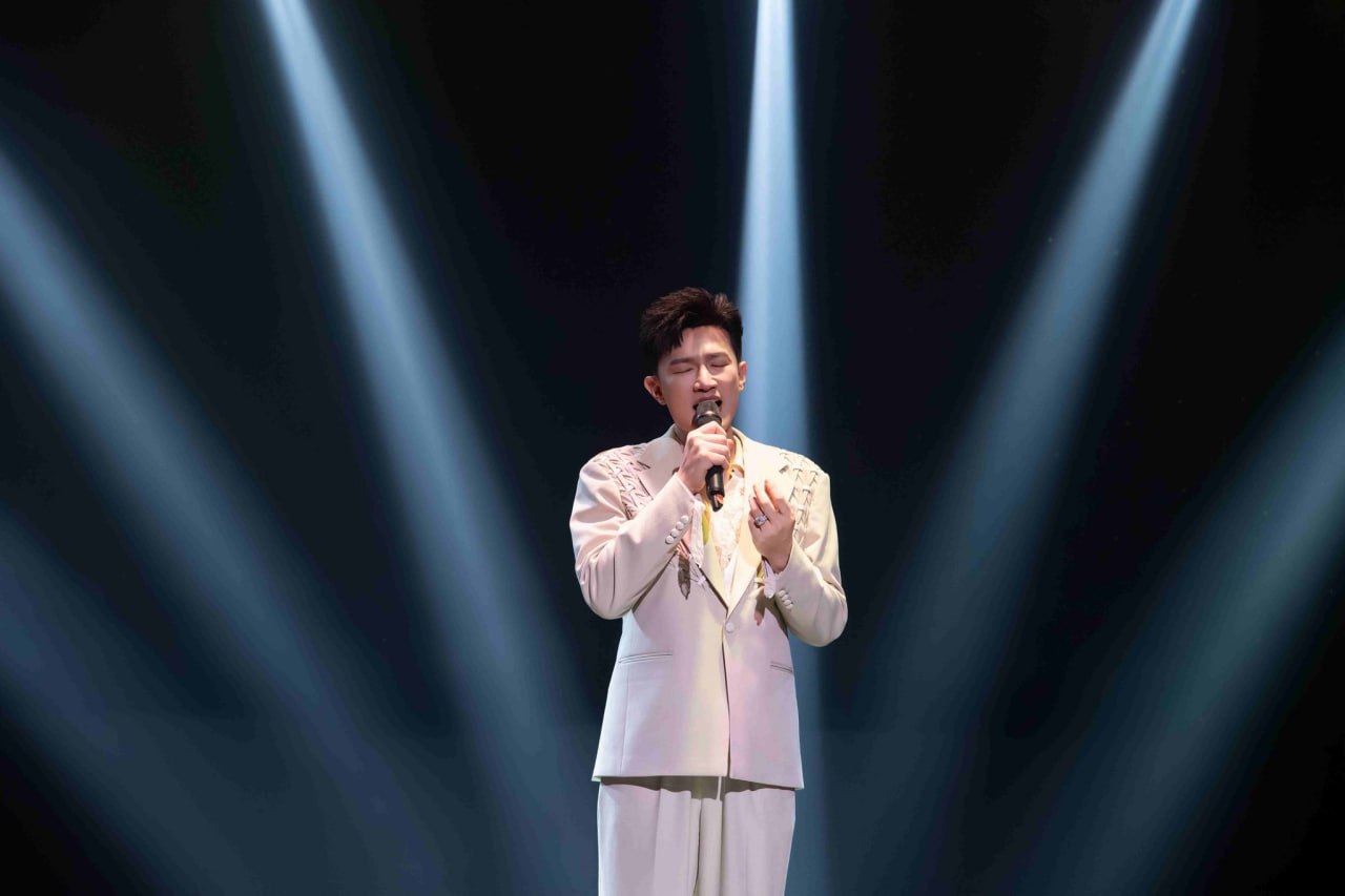 Định kiến về giọng hát của Dược Sĩ Tiến trong lòng công chúng ngày càng trở nên sâu sắc (Ảnh: Facebook)