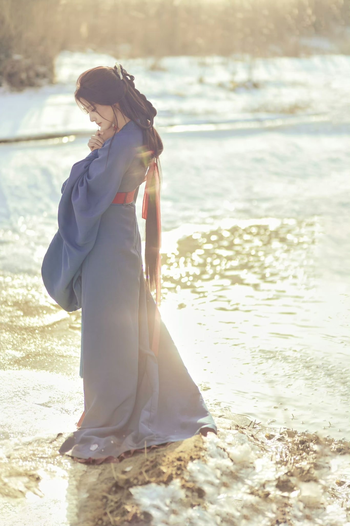 Nhan sắc của Lư Dục Hiểu trong bộ ảnh cổ trang phong cách Chiến Quốc gây bão cõi mạng.