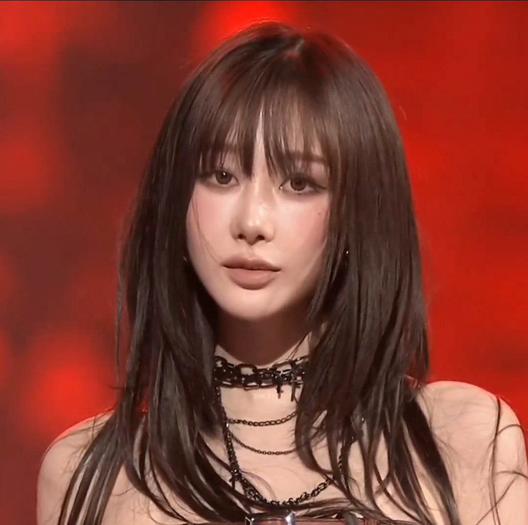 Mỹ nhân “vịt hoá thiên nga” chật vật: Khoe nhạc mới view giảm liên tục, cả đời bị chê bất tài