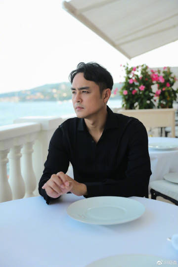 Đồng nghiệp trong giới cho biết Minh Đạo cũng bị động trong vụ việc ăn thịt động vật hoang dã. Nam diễn viên cũng chỉ làm theo yêu cầu của ekip sản xuất show thực tế. Ảnh: Weibo.