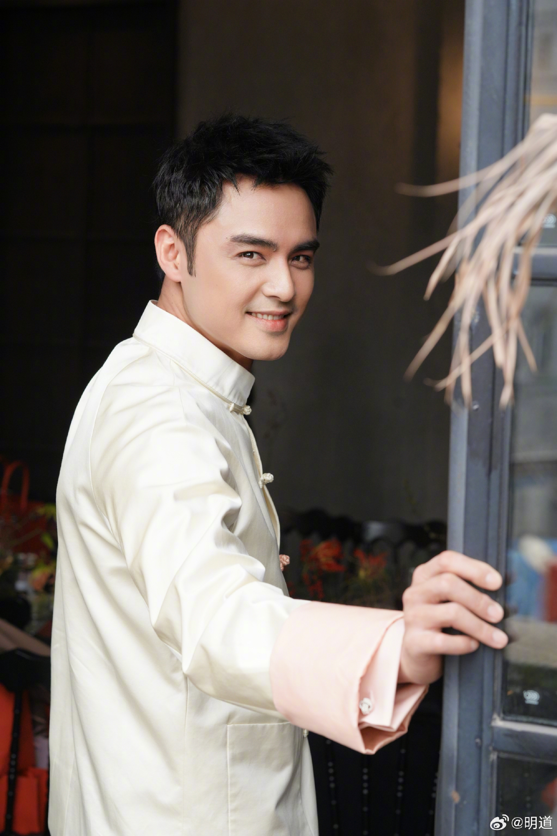 Vì hình ảnh ăn thịt dơi trong quá khứ, Minh Đạo liên tục bị công chúng chỉ trích, đòi đuổi khỏi showbiz. Ảnh: Weibo.