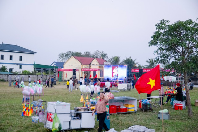 SVĐ gần nhà Đình Bắc - nơi diễn ra những buổi xem bóng đá cổ vũ chàng cầu thủ (Ảnh: Như Hoàn)