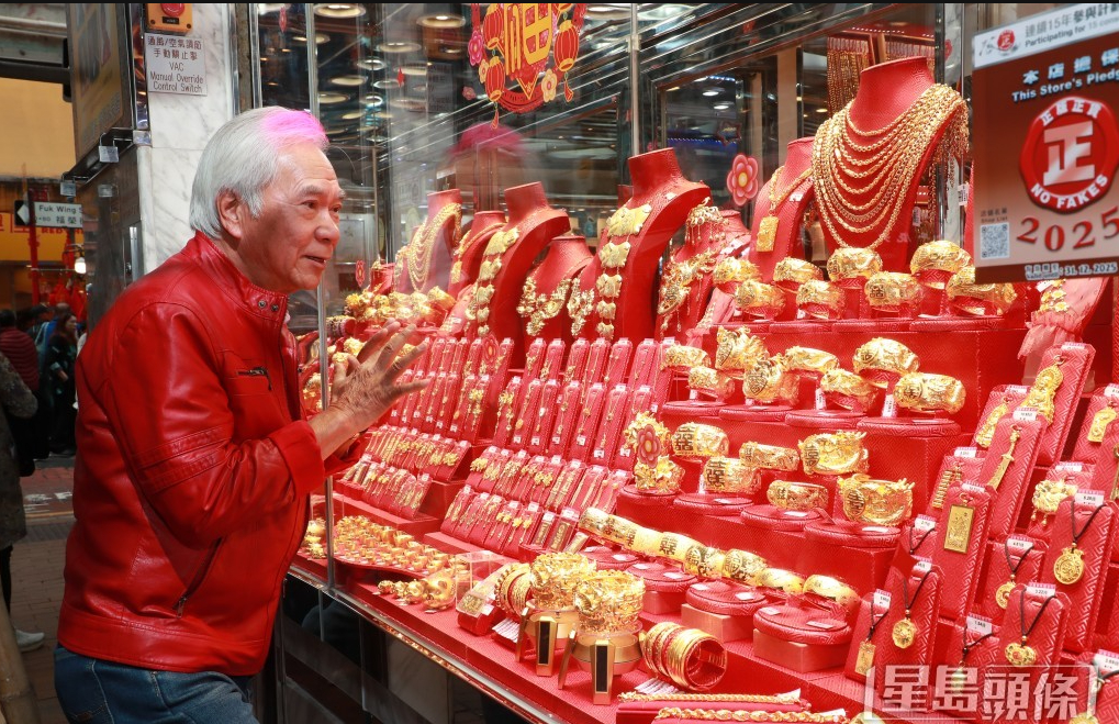 Hiếm trong showbiz: 1 sao nam tặng vợ cũ 8 căn nhà, cho thụ hưởng hàng trăm tỷ tiền bảo hiểm nhân thọ