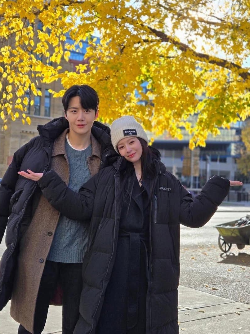    Kim Seon Ho thành công rực rỡ khi kết hợp cùng Go Youn Jung trong Tiếng Yêu Này Anh Dịch Được Không?...  