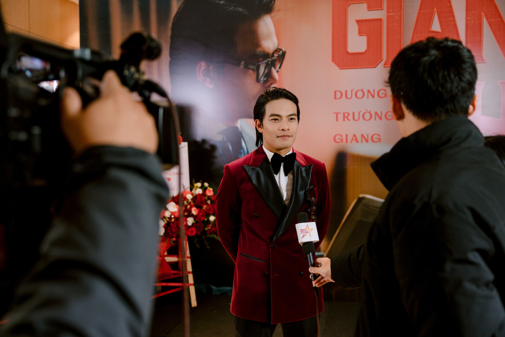 Vbiz có nam nhạc sĩ là giám đốc âm nhạc của loạt show quốc gia, hát 1 bài ai cũng biết nhưng mặt thì không nhớ nổi