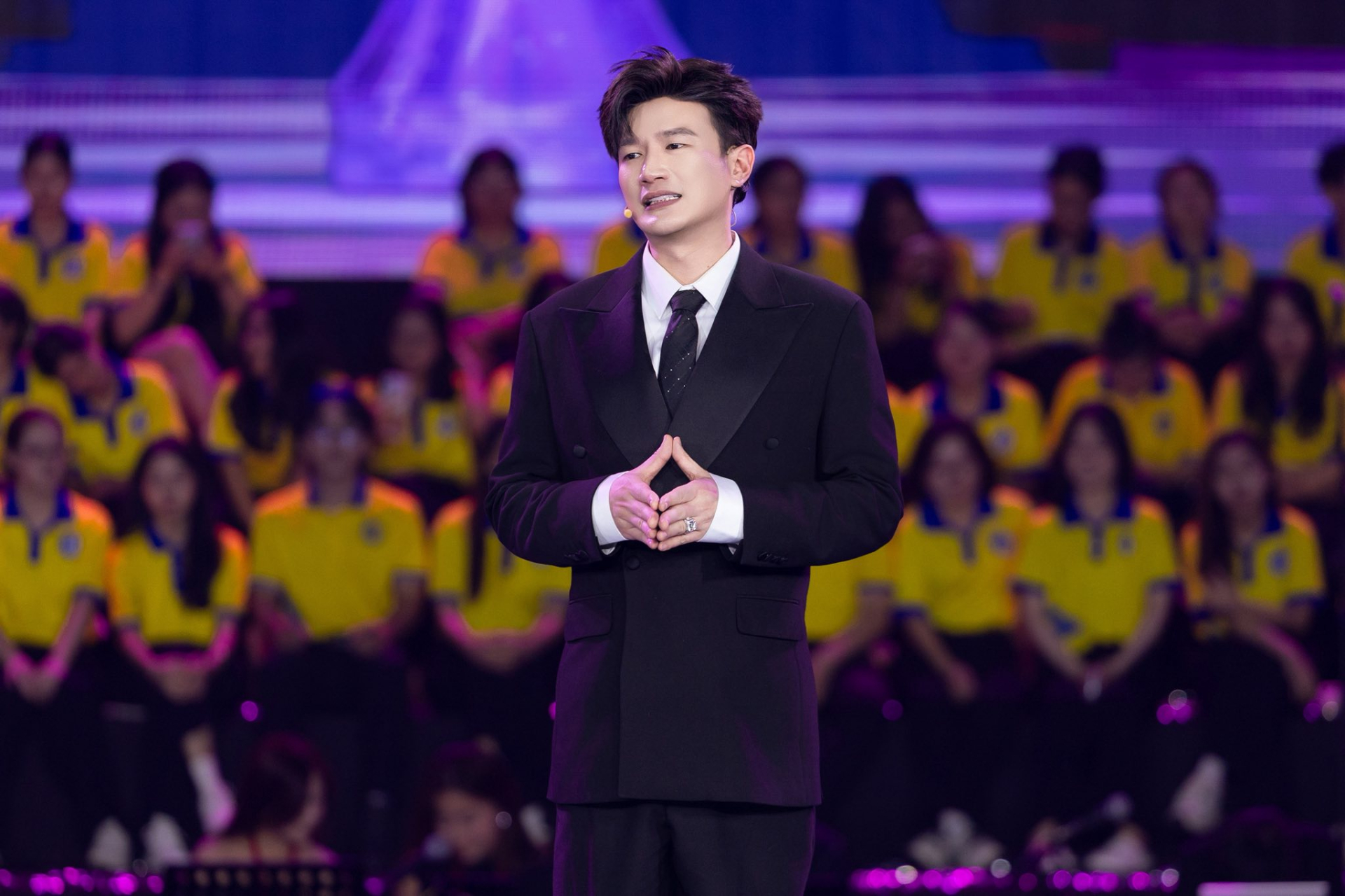 Dược Sĩ Tiến mời nhiều ca sĩ có thực lực như Trung Quân Idol hay Thảo Trang tham gia biểu diễn cùng mình (Ảnh: FBNV)