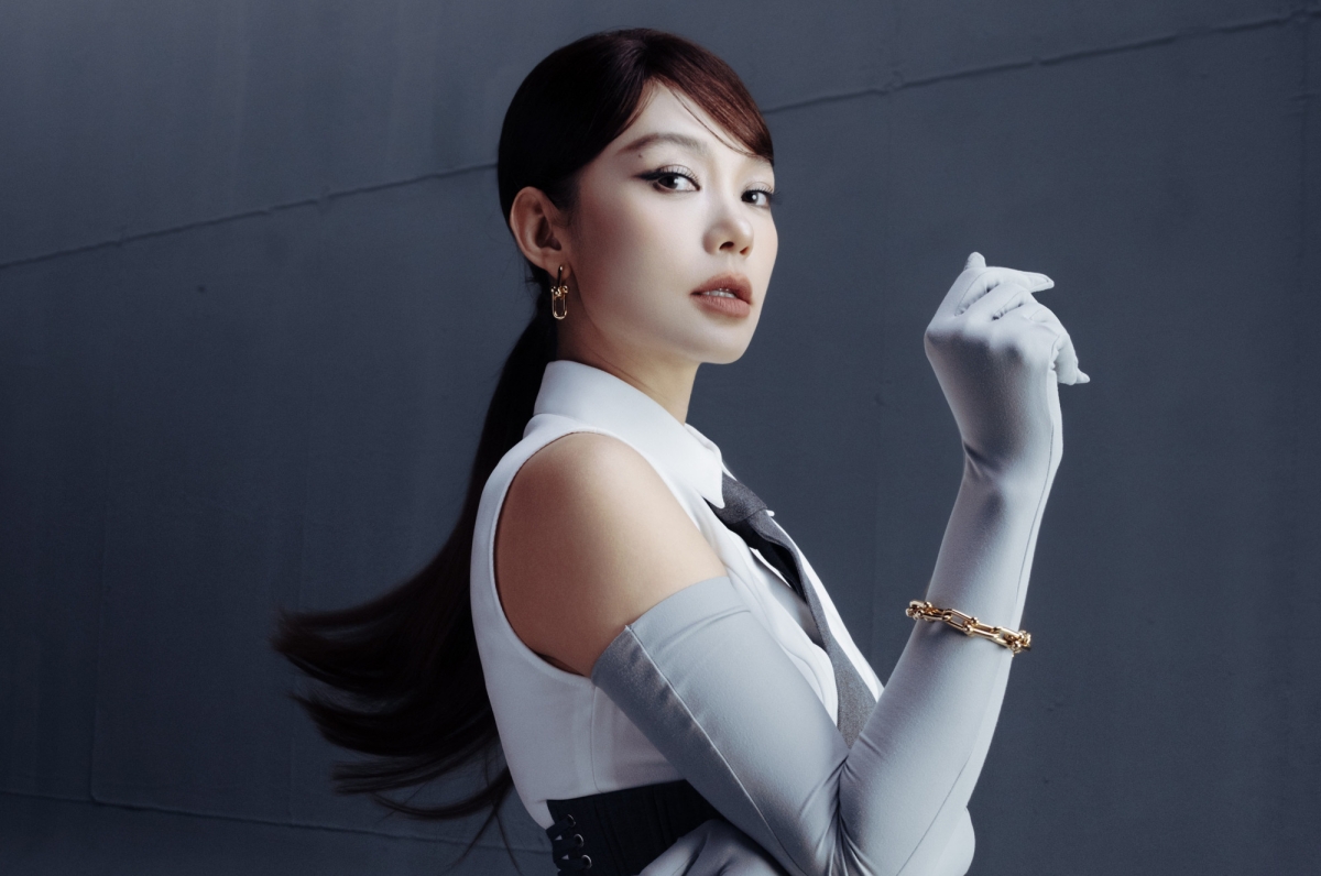 Mỹ nhân Việt là “sách giáo khoa thời trang” đầu tiên của Việt Nam: Visual đi trước thời đại, người đẹp cuốn giẻ cũng đẹp