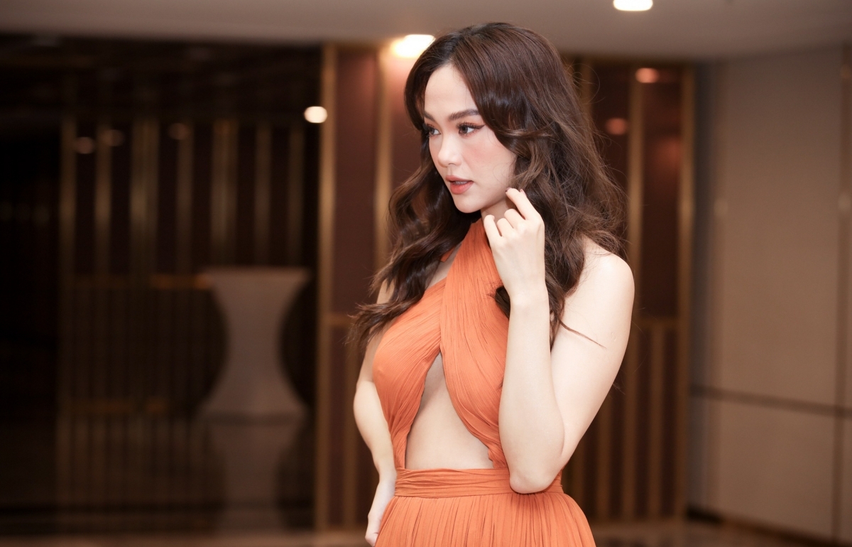 Mỹ nhân Việt là “sách giáo khoa thời trang” đầu tiên của Việt Nam: Visual đi trước thời đại, người đẹp cuốn giẻ cũng đẹp