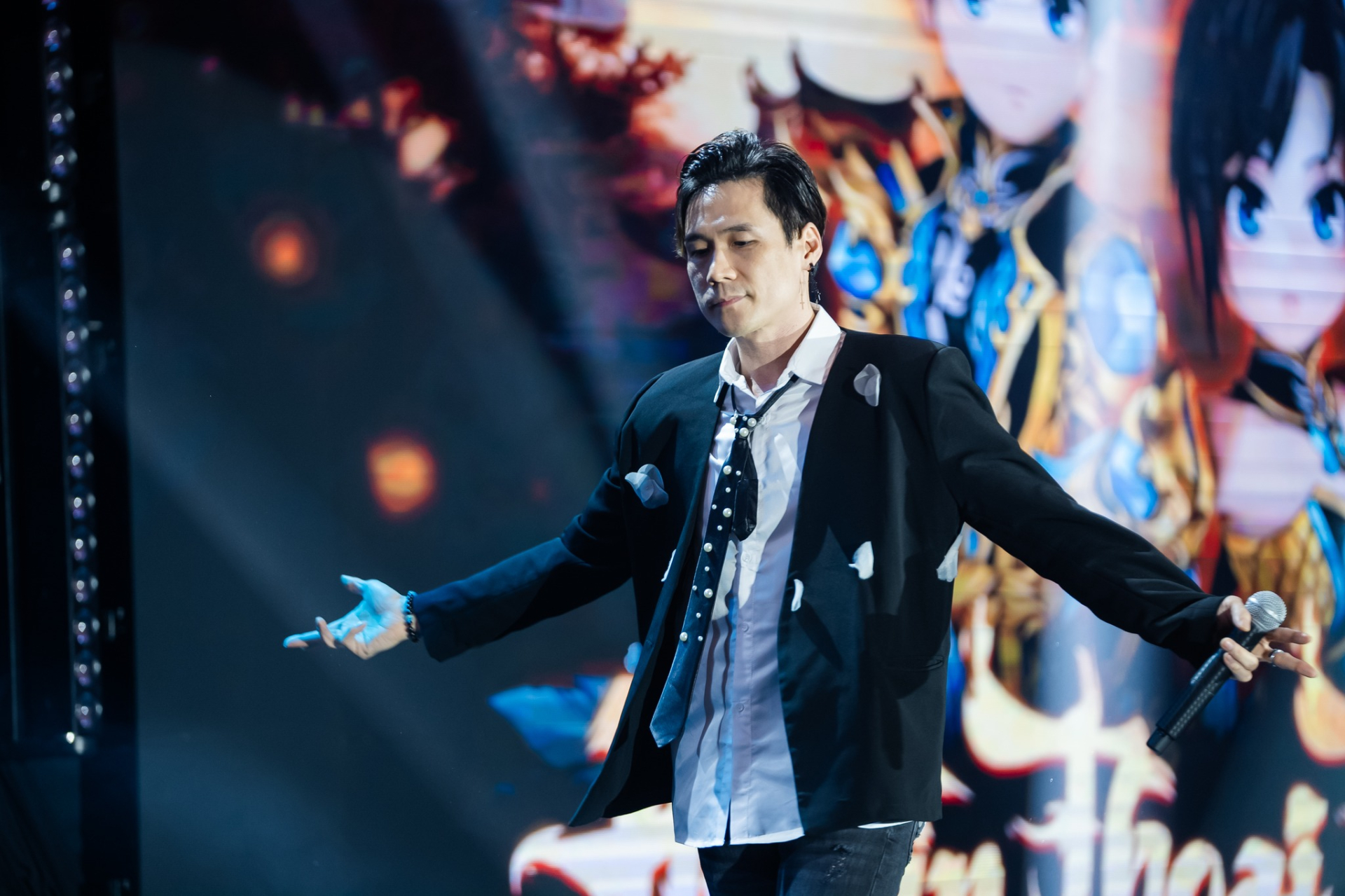 Khánh Phương từng giữ kỷ lục nhiều tuần liền đứng đầu trên kênh truyền hình âm nhạc (Ảnh: FBNV)