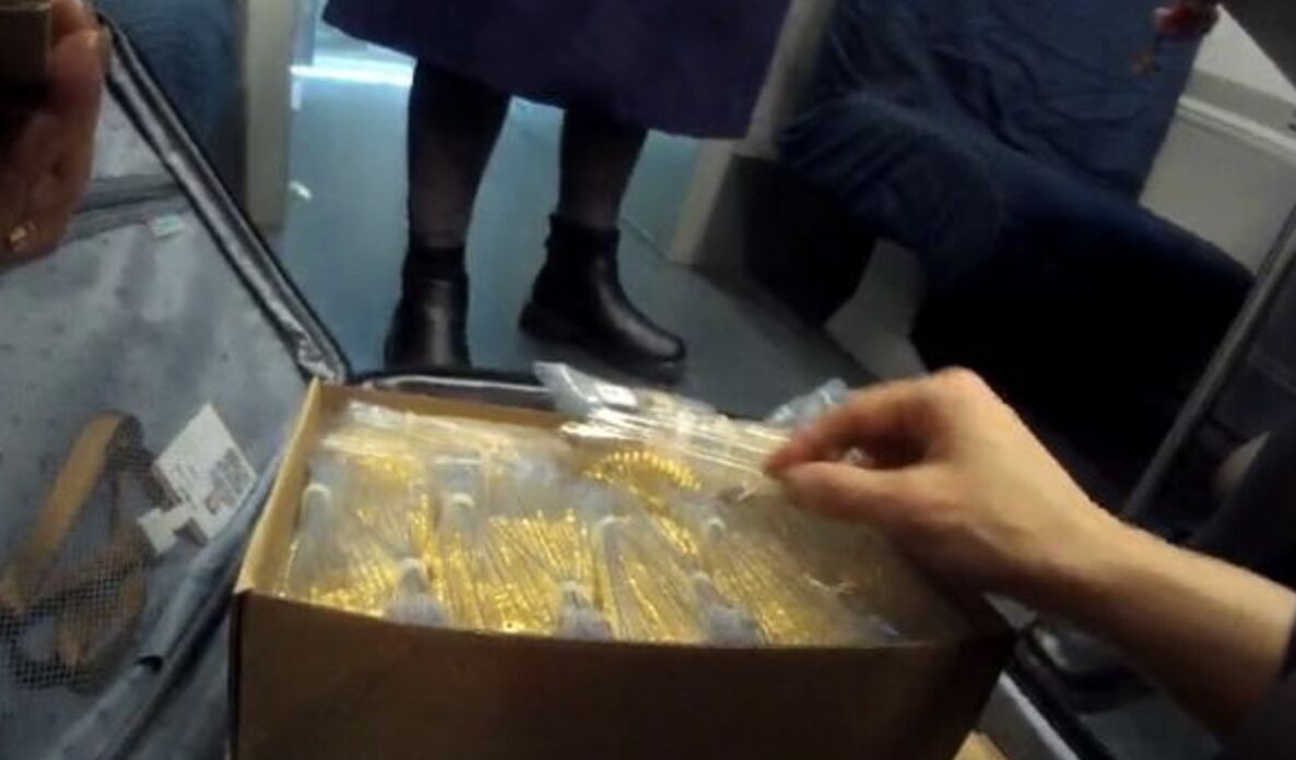 Phát hiện có người bỏ quên vali chứa 12kg vàng trị giá hơn 70 tỷ đồng trên tàu