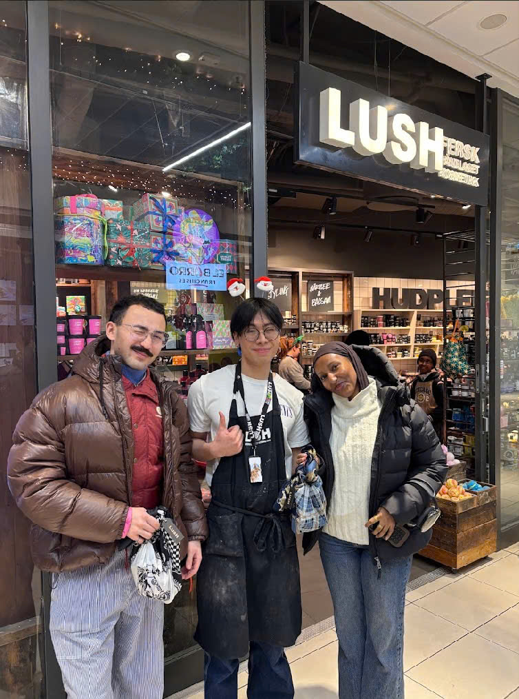 Song song với việc học, cậu bạn làm part-time cho bộ phận PR & Sales của thương hiệu mỹ phẩm LUSH tại Na Uy. (Ảnh: NVCC)