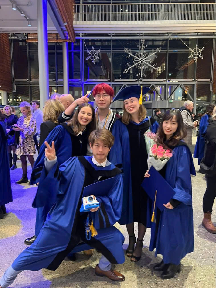 Hoàng Sơn cùng đội ngũ Marketing tại BI. (Ảnh: NVCC)