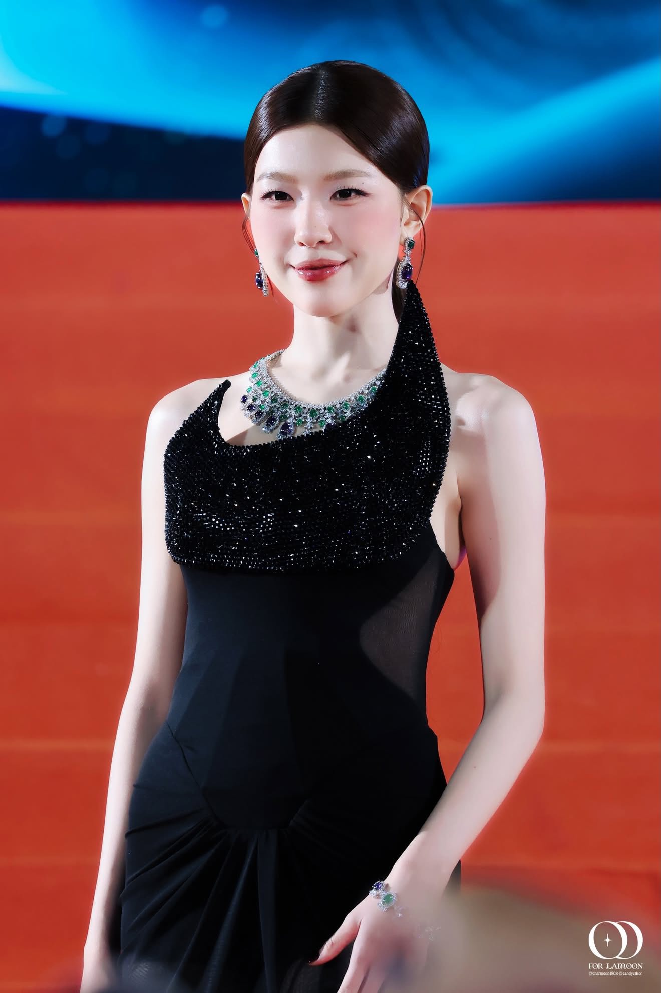 Lamoon khiến netizen chú ý với visual cuốn hút trên thảm đỏ mới đây (Ảnh: FBNV)