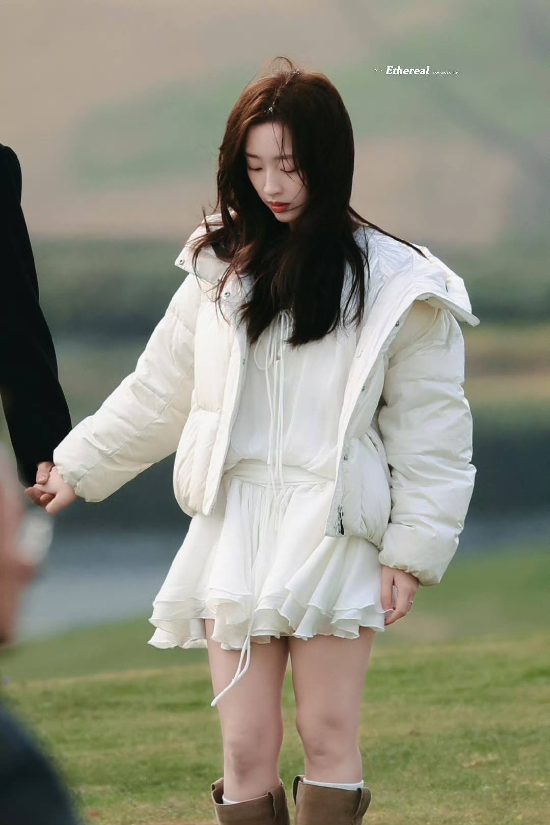 Tại sao đến tận 2026 cặp đôi này mới dính vào nhau vậy: Nhà gái là thiên thần tuyết, nhà trai đẹp chấn động