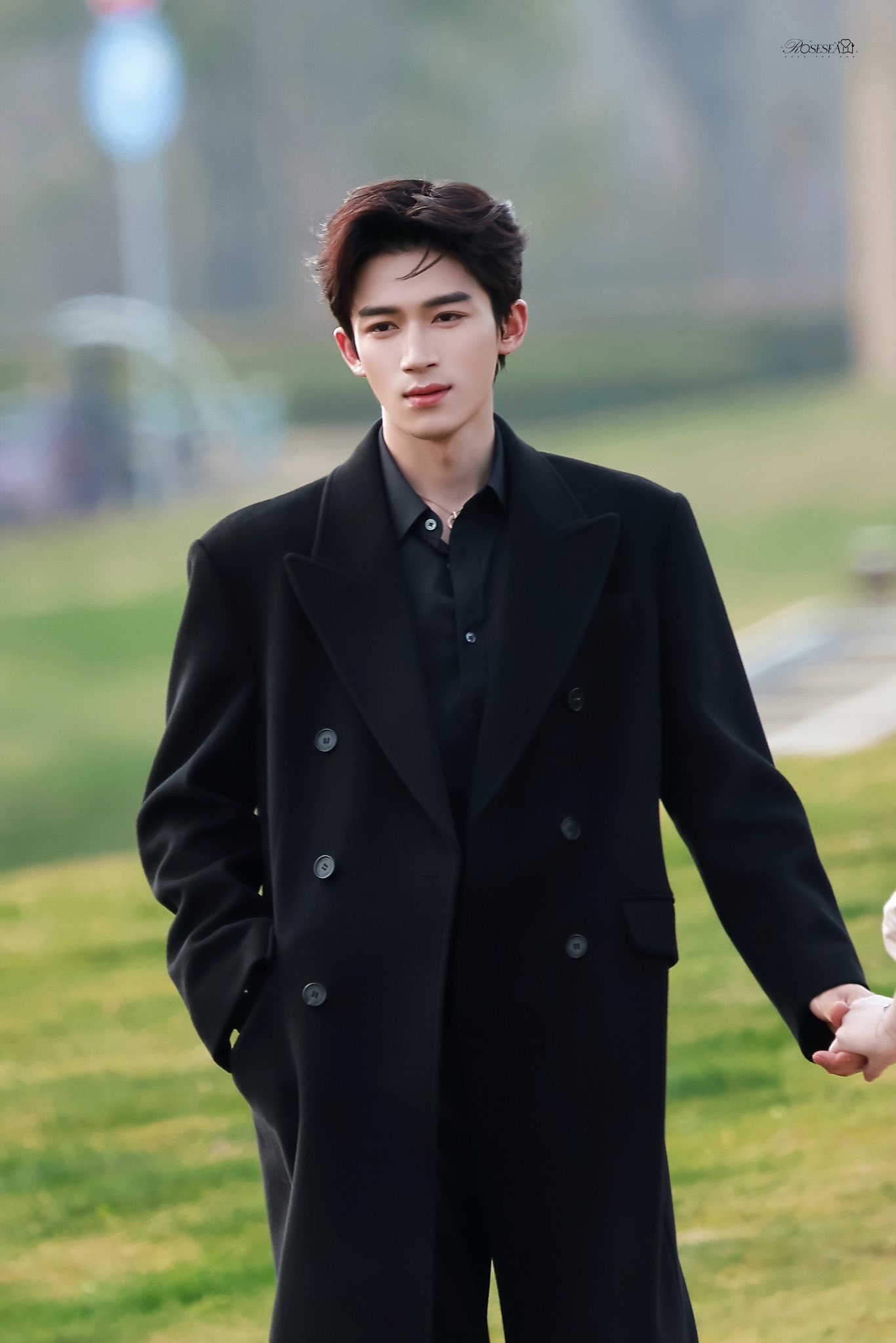 Tại sao đến tận 2026 cặp đôi này mới dính vào nhau vậy: Nhà gái là thiên thần tuyết, nhà trai đẹp chấn động