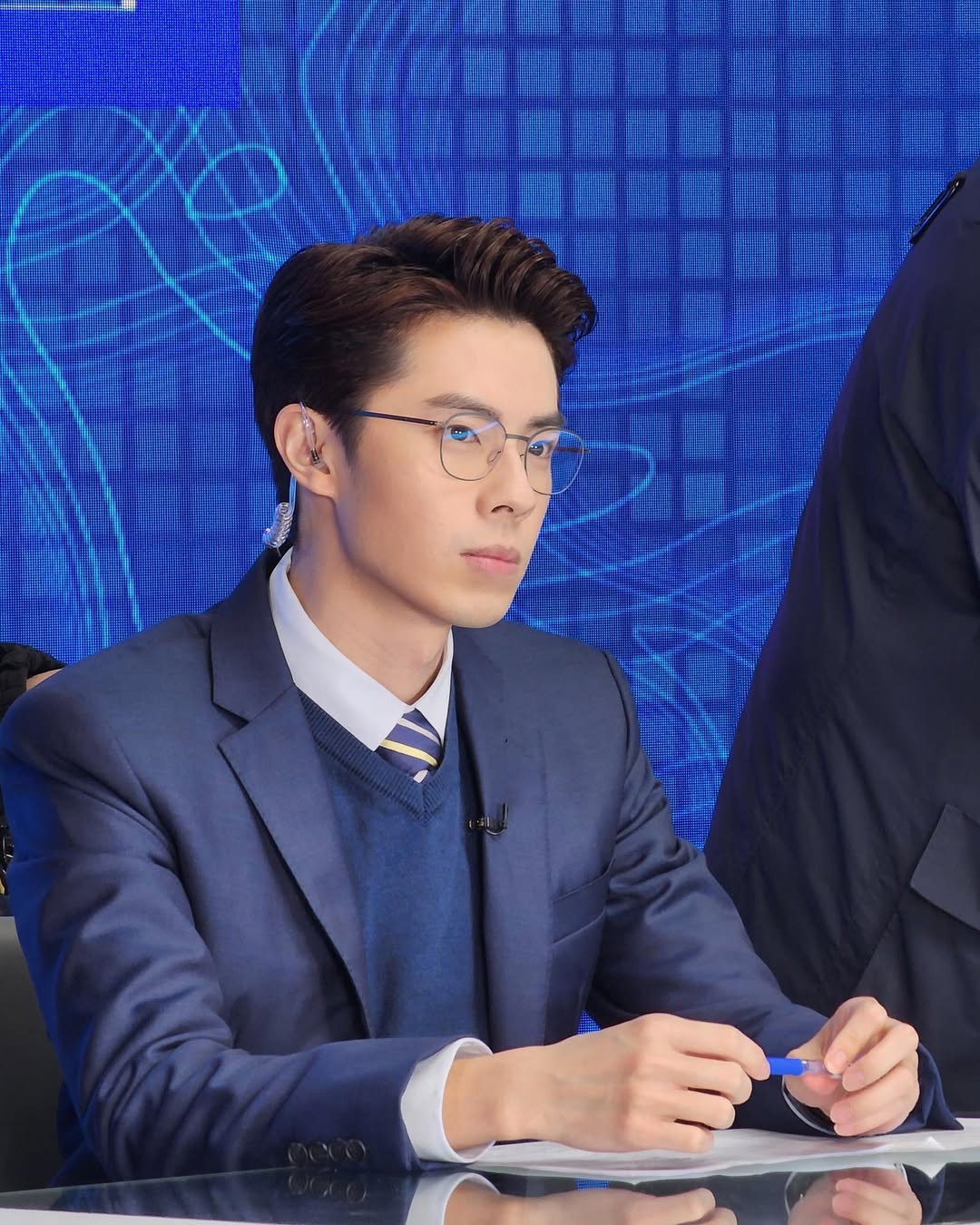 Nam diễn viên duy nhất đóng 65 tập phim trong 5 ngày: Làm việc 20 tiếng mỗi ngày, siêu nhân cũng phải gọi bằng điện thoại