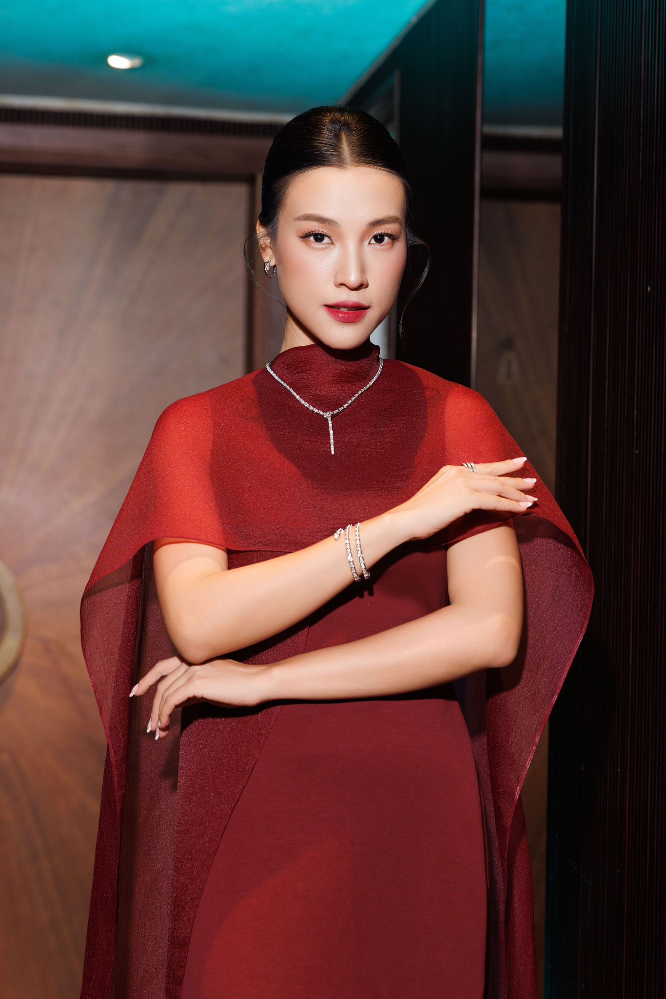 Hoàng Oanh lâu rồi mới xuất hiện, bỗng lộ một thứ giả ơi là giả!