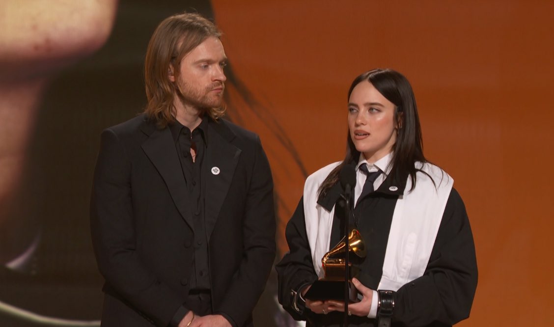 Billie Eilish cũng tạo nên dấu ấn đặc biệt khi chiến thắng Song of the Year với Wildflower (Ảnh: X)