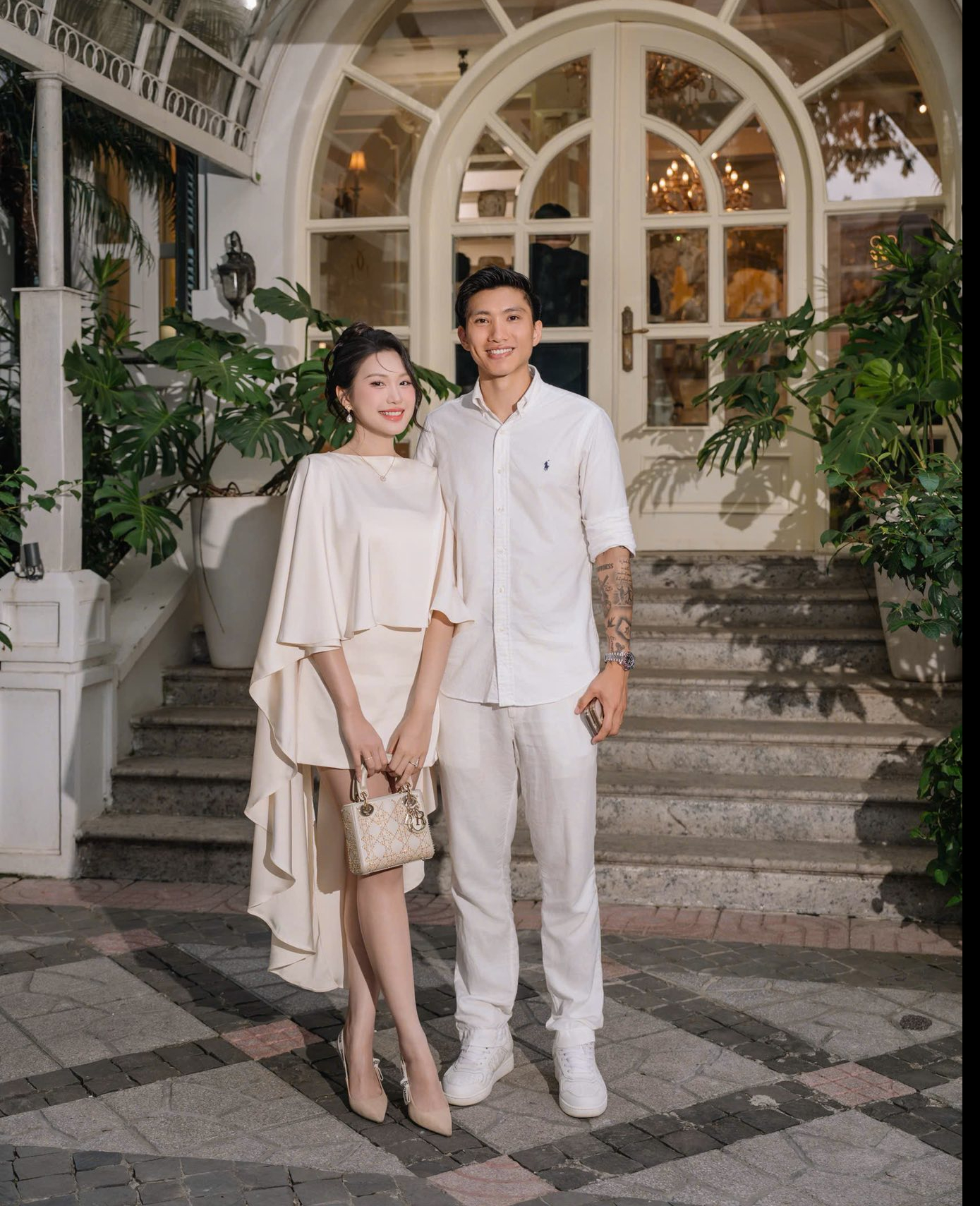  Đoàn Văn Hậu dát cả trăm triệu đồng lên người 