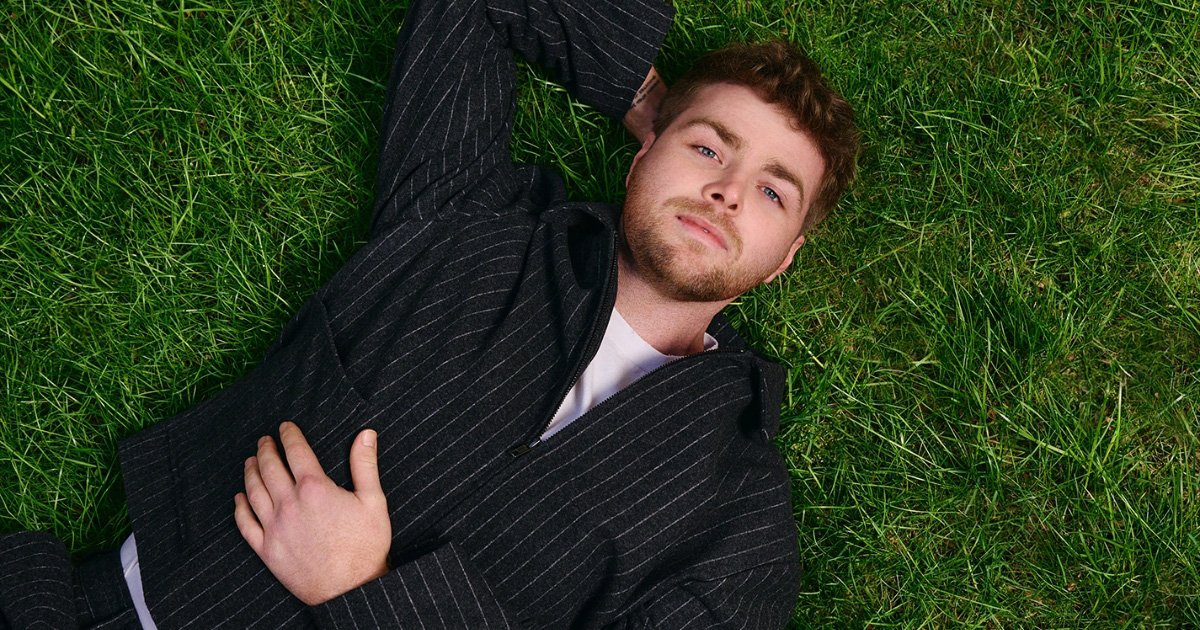 Đằng sau ánh hào quang hiện tại là một tuổi trẻ đầy biến động của Alex Warren (Ảnh: X)